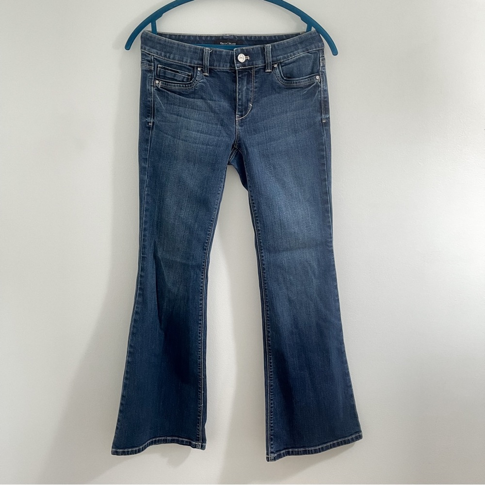 White House Black Market Blanc 4S Flare Leg Jeans